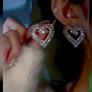 WOMANS RHINESTONE OPEN HEART EARRINGS